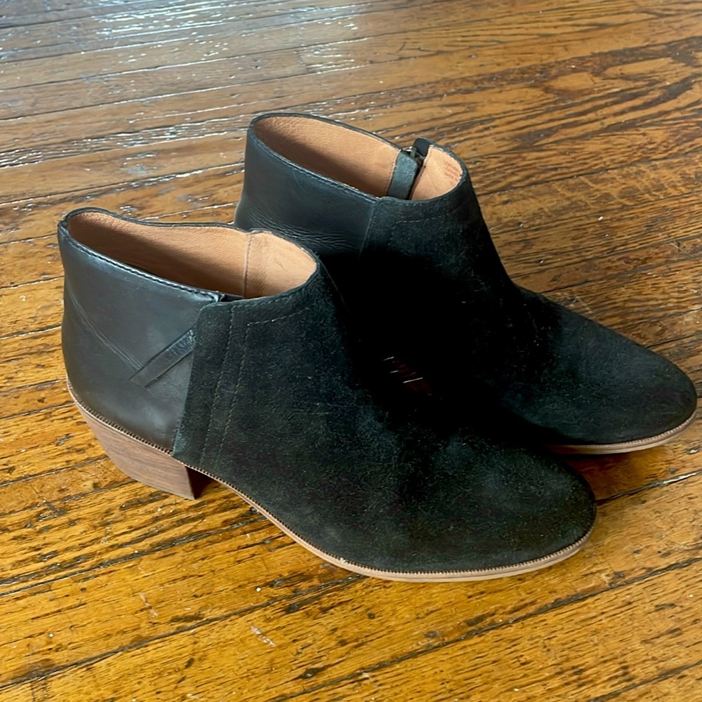 Madewell black suede / leather Chelsea boot. Unworn and in excellent condition.